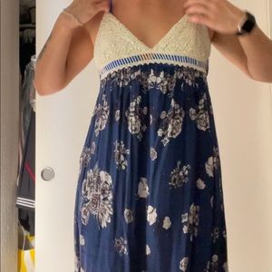 5/$20 floor length blue flowery dress